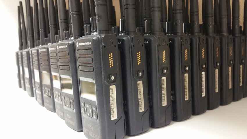 Pack location talkies walkies